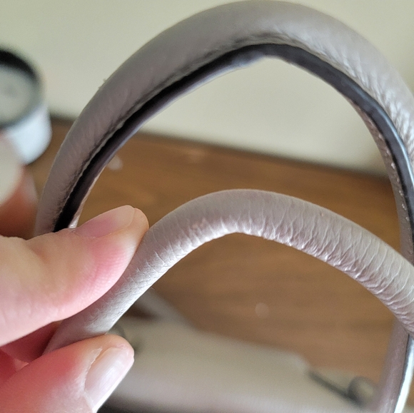 Michael Kors Shoulder Bag Tote pebbled leather w lock EUC - Picture 9 of 9